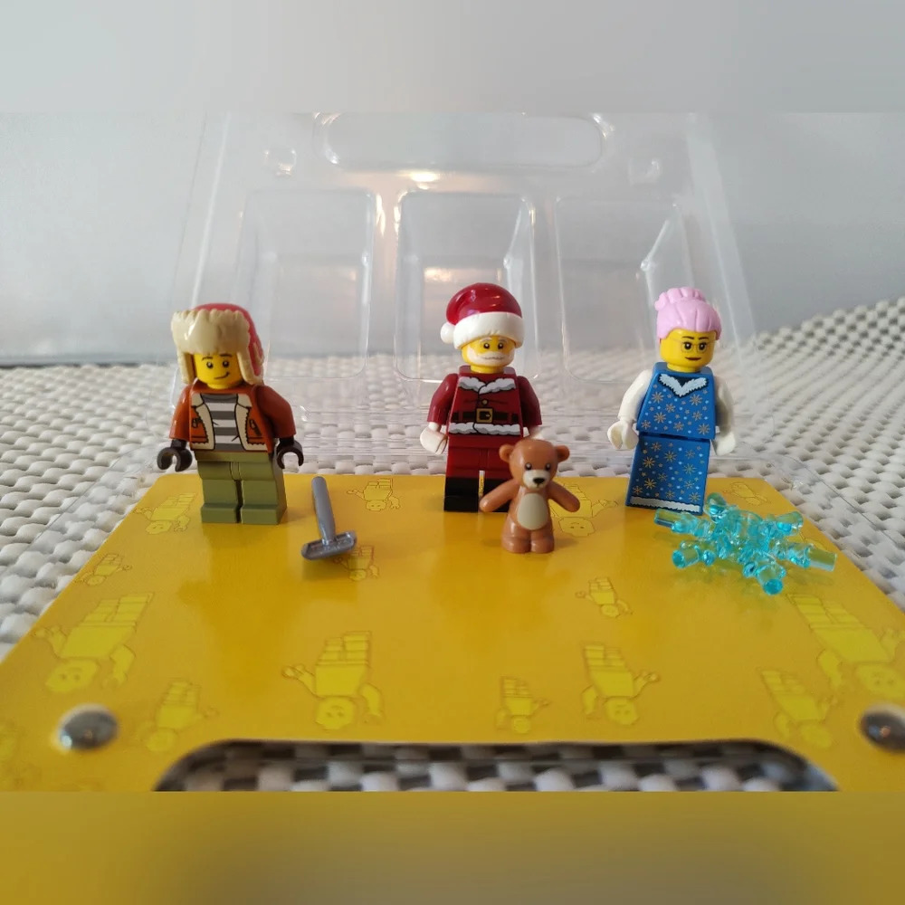 Lego BAM Minifigures Christmas Santa, Boy, Winter Lady